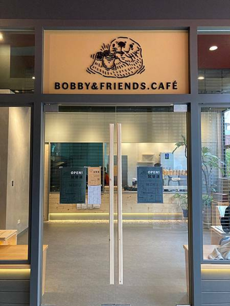 台北早午餐推薦｜BOBBY&FRIENDS.CAFE｜捷運中山站5號出口的咖啡廳，有美式早午餐、好喝飲料，提供舒服自在的悠閒空間