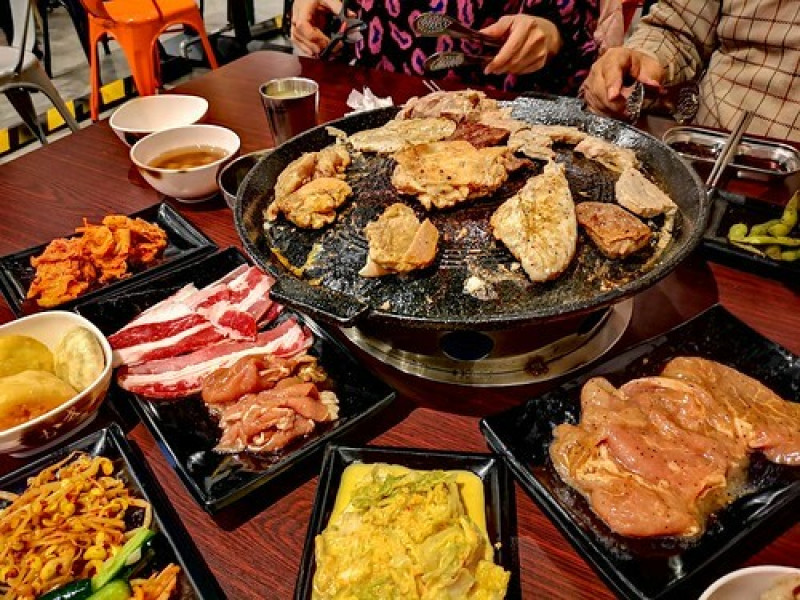 多種韓式料理、辣炒年糕、小菜、韓式燒肉吃到飽、人參雞湯『肉鮮生韓式烤肉吃到飽 豐原店』(內含價位.當月壽星優惠