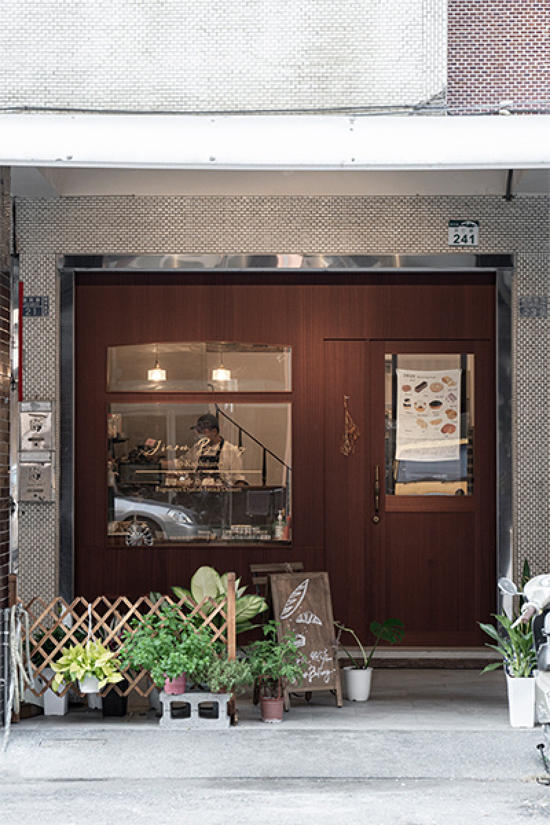 高雄，楠梓區｜Jiaren Bakery 平凡麵包店｜溫暖有光的手工麵包屋，藏身在平凡一方的溫柔之地