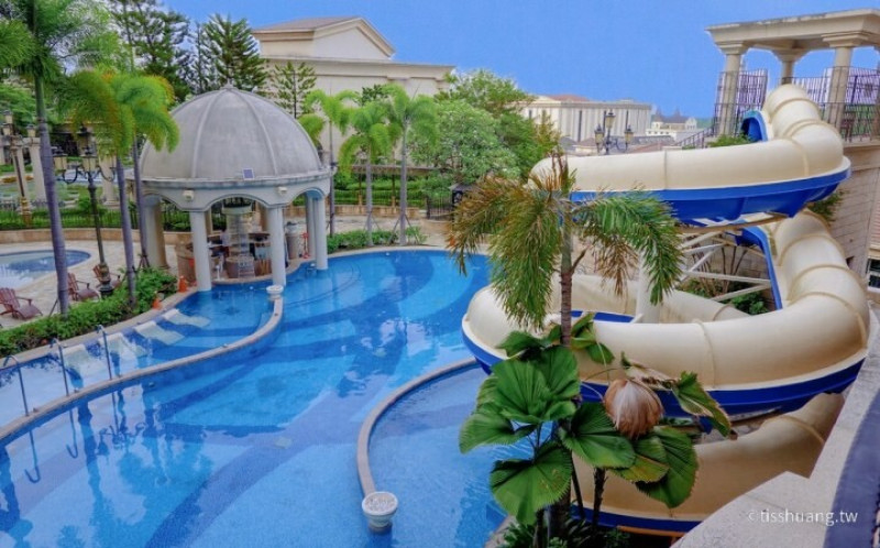 高雄義大皇家酒店超好玩親子飯店，進房就不想出門，還有旋轉溜滑梯游泳池推薦必玩!