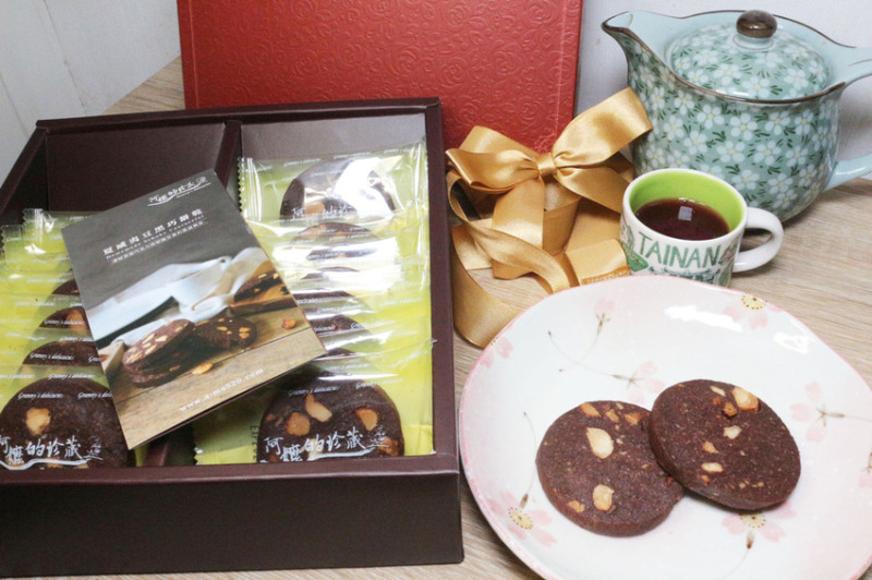【台南團購美食】阿嬤的珍藏經典黑巧餅禮盒  香濃甜點與爽脆夏威夷豆的精美伴手禮