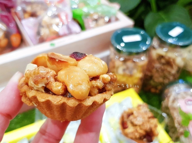 《高雄美食》愛豆屋洋菓子工坊（義享快閃櫃）❤期間限定的美味~台南夏威夷豆塔第一品牌｡