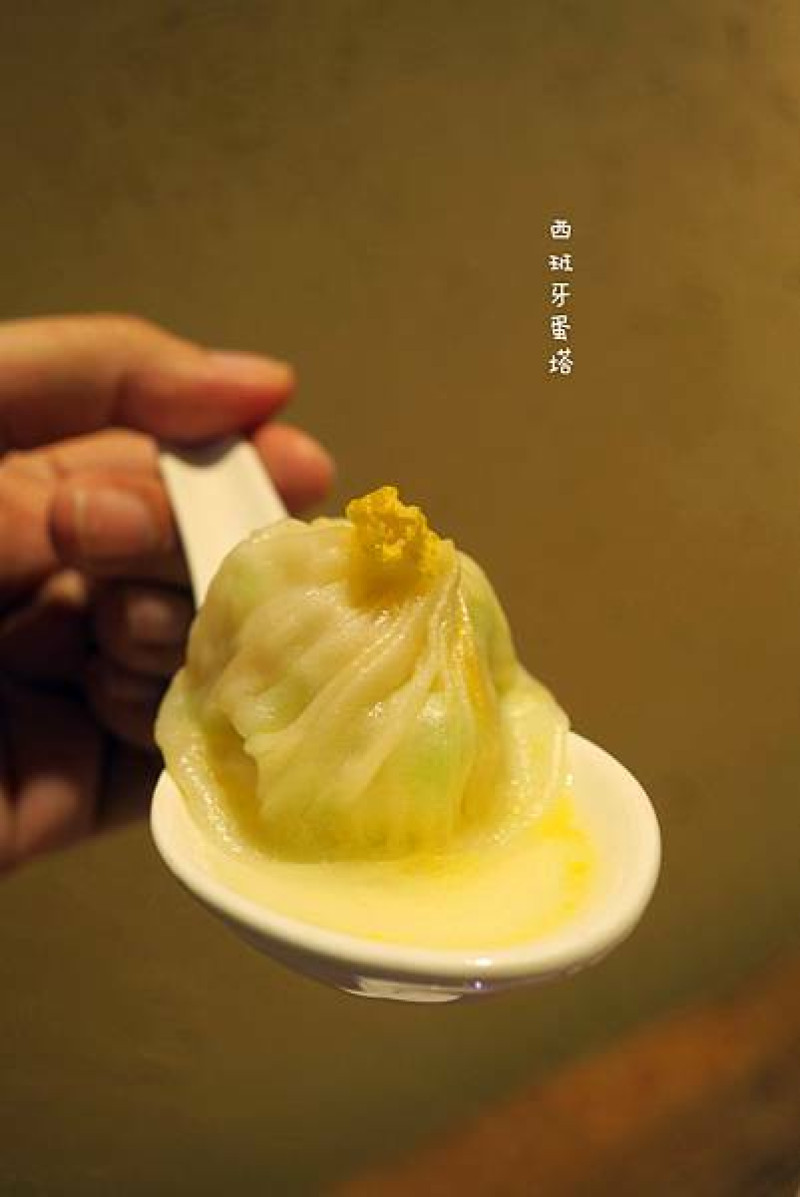 上海宴｜一出捷運站就到！東區新開幕上海菜～爆汁蟹黃絲瓜蝦仁湯包必點！還有超下飯蒜香牛仔力也不可以錯過唷～
