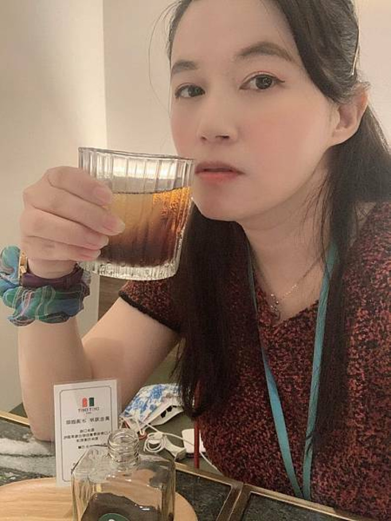 [台北松山區]推薦復古典雅風格的咖啡廳☕️ ［CHIT CHAT Cafe］有很厲害的冰滴咖啡，手沖精品咖啡（附插座）