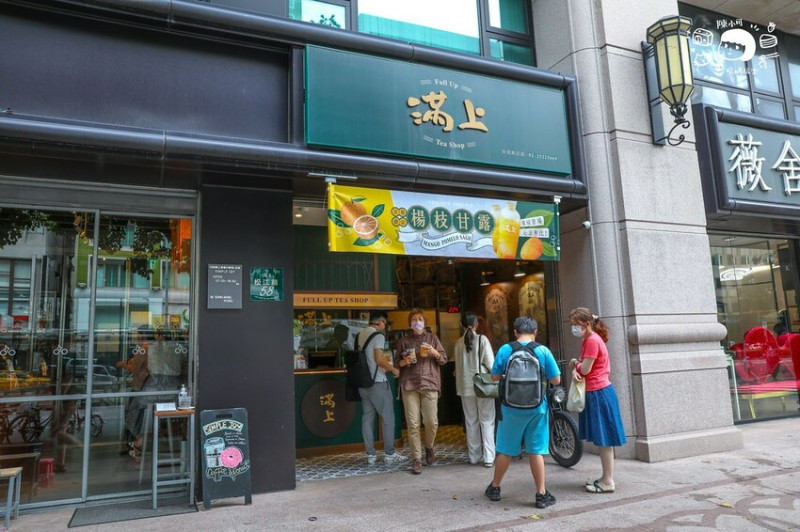 台北市中山區台北生意超好的飲料店，現場購買和外送訂單超多，新推出泰式奶茶系列泰加昏真好笑