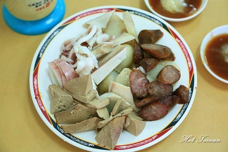 【台南美食】近60年的在地老店！台南獨有蟳丸蛋糕好好吃：清子香腸熟肉        
      