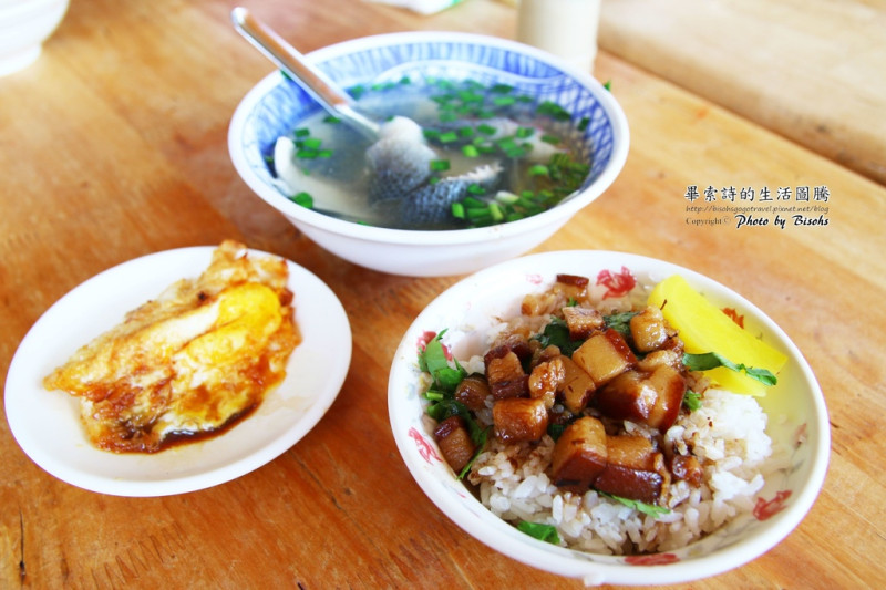 【食記】台南肉燥飯和魚皮湯的美味搭配─阿和肉燥飯