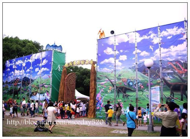 2010台北「哇！好大的恐龍」現身青年公園