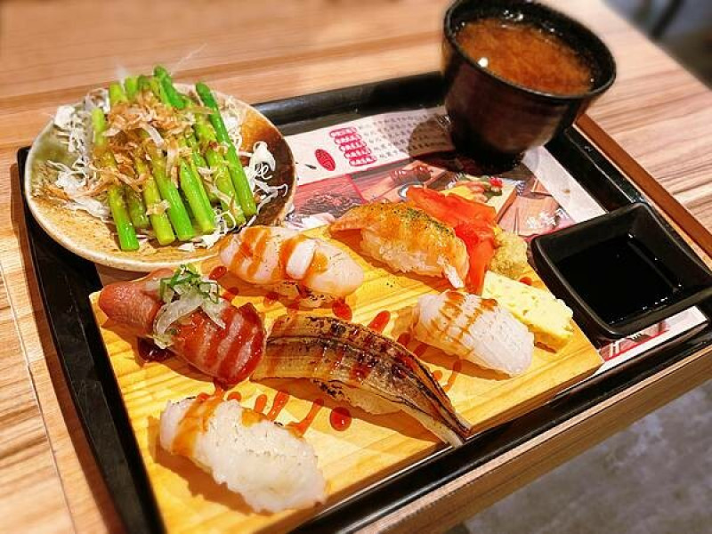 ||吃。台北|| 美術系烤滿分 日式定食、壽司、燒肉