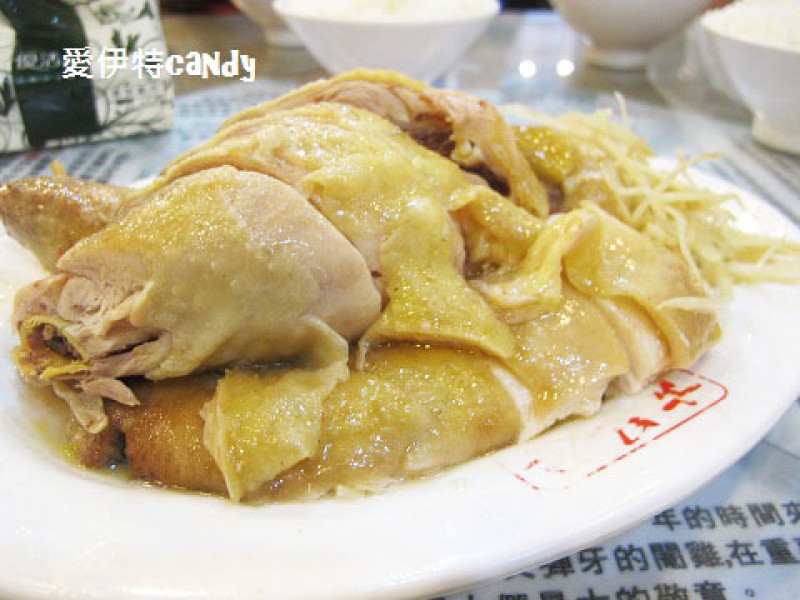 『新北深坑_古早厝人文豆腐美食』招牌的閹雞，桌上必有的炸豆腐捲，酥脆的肥腸！        
      