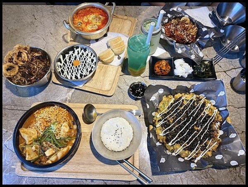 【新時代 韓式料理】【 KATZ 卡司 複合式餐廳】台中大魯閣新時代7樓韓式料理,單點經典分享套餐選擇多 吃完
