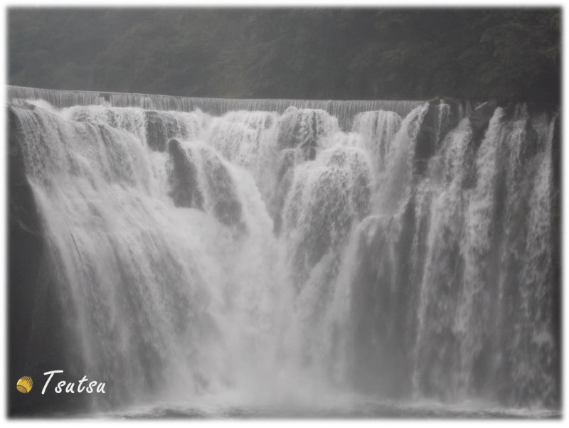平溪「十分瀑布」免費觀賞台灣尼加拉瀑布！