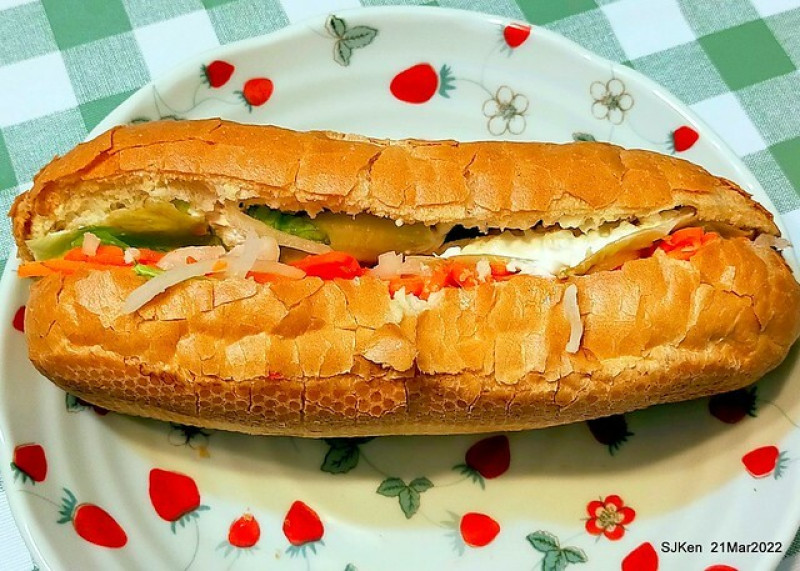 「LE BANH MI 樂粄米」敦北旗艦店 --- 外酥內軟多選風味的越法三明治專賣店，與香濃可口的「法式牛肉燉菜湯」。
