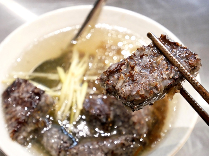 台南80年老字號小吃，冬菜鴨湯頭非常古早味，是阿嬤的味道，鴨肉細緻多汁切盤夠水準別錯過