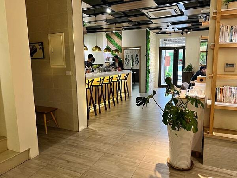 桃園青埔-跟在家一樣放鬆的喝咖啡｜賴在家Lai Cafe