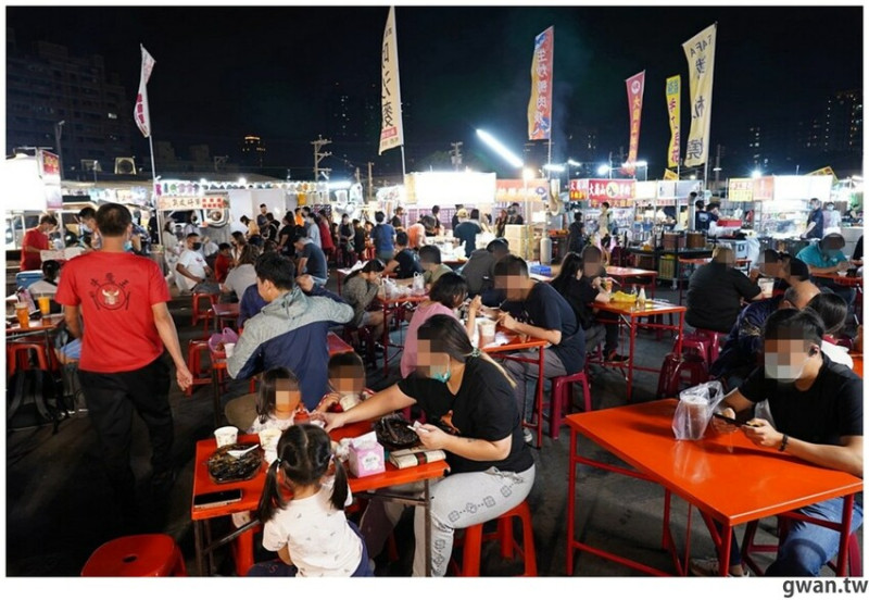 夜市就能吃到平價新加坡料理，五種湯頭、配料任選一碗百元價