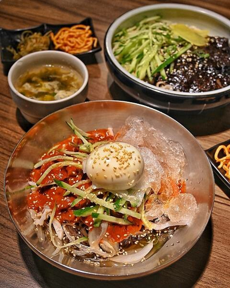 朝月冷麵王韓式料理｜鼓山區美食｜夏天不可不吃的韓式冷麵｜豬骨湯也必來上一碗
