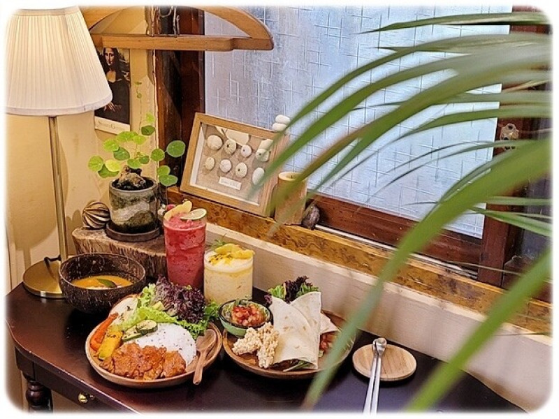 【東區】蘊室小食－被植物包圍的療癒早午餐／午茶店 │ 綿布丁、肉桂捲特推～