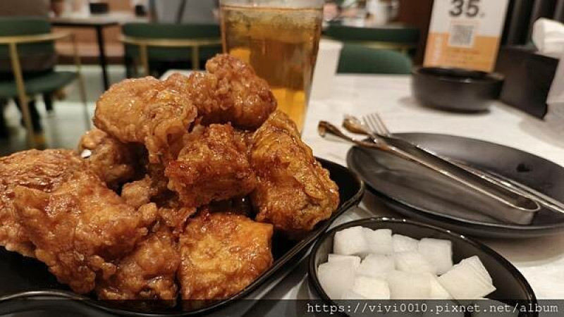 新北.板橋-韓國最好吃的橋村炸雞終於來台灣啦!!心心念念的美味，排隊我也一定要吃到，就連外帶回家都一樣美