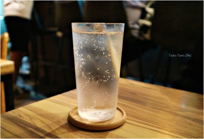 [台北萬華]ONCE Cafe&Bar 無心戒酒互助會-西寧分會|可攜帶外食，來杯tiki風的紅樓孟婆湯吧！