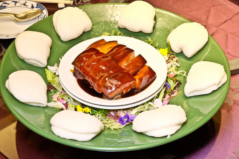台北凱撒大飯店王朝餐廳外帶年菜,東坡肉是蘋果日報今年外帶年菜肉類第二名喔 