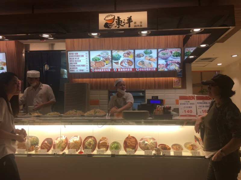 [捷運忠孝復興站食記] 在百貨美食街也可以吃得到＂東洋台灣小吃＂*排骨*滷肉飯*麻油瘦肉湯套餐等多樣美味小吃