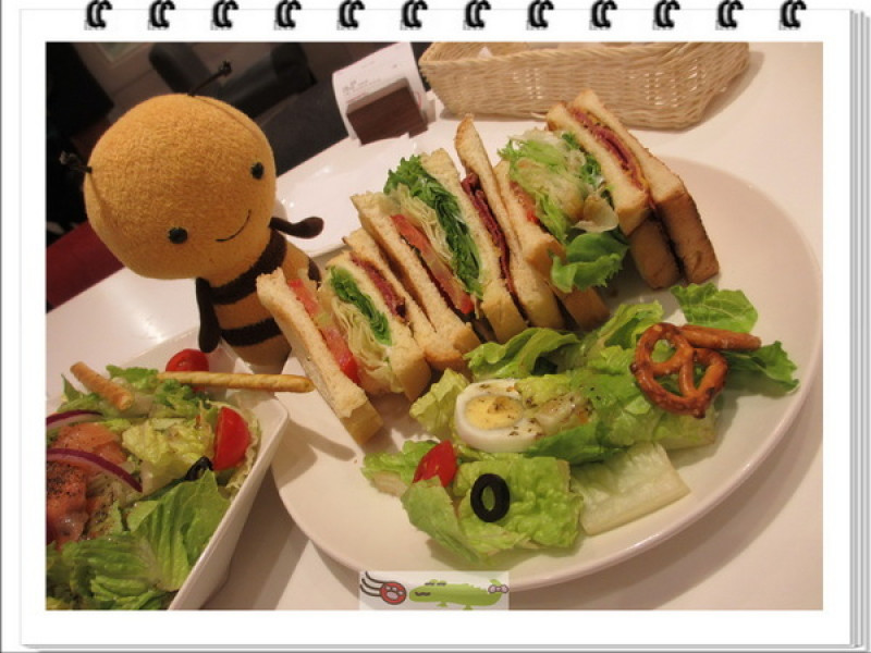 ◎團購卷系列◎二訪「蜜兒咖啡館Miel Café」的主廚燻鮭魚沙拉和黑胡椒三明治！