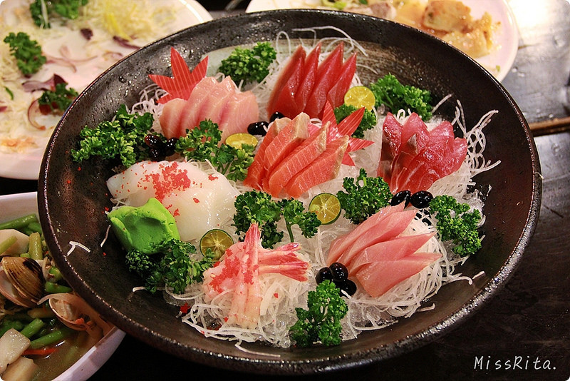 《食記》台中西屯‧伊賀屋，日式居酒屋有著澎派的海鮮料理和現煮關東煮，多人聚會超適合❤
