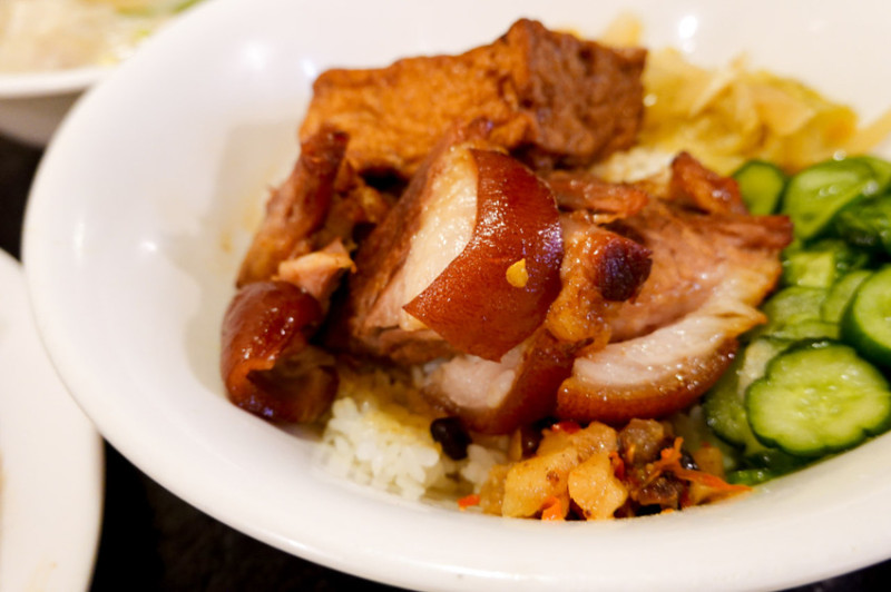 【台北美食】24小時古早味料理「西門麵店」特色餐廳／必吃銷魂豬腳飯、蛋包滷肉飯