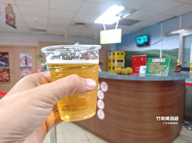 苗栗竹南旅遊 ❤ 竹南啤酒廠 ❤ 產品推廣中心琳琅滿目, 伴手禮最佳選擇!