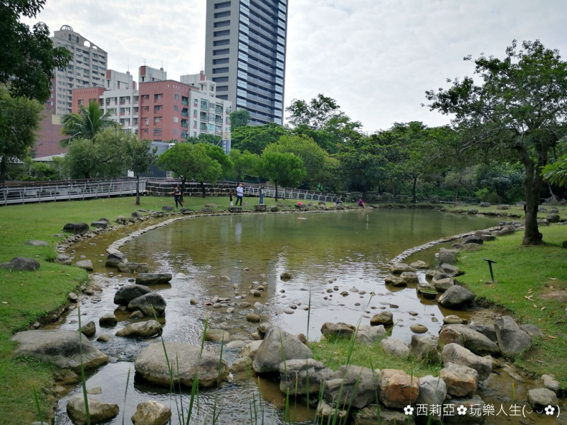 【高雄。左營區】高雄捷運《生態園區站》玩什麼？全國首座以台灣原生植物為主題的綠化公園『原生植物園』，讓我們進入一個完整而生動的生命成長故事。
