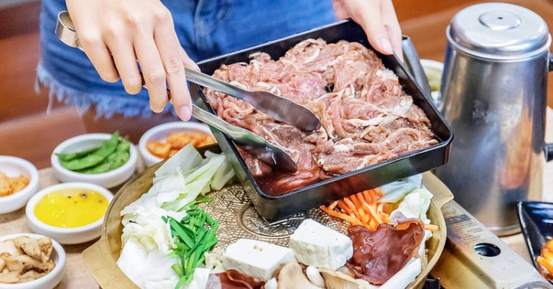 台中老字號韓式料理，多達近80種韓式料理任你挑，還有50種小菜讓你吃到飽！