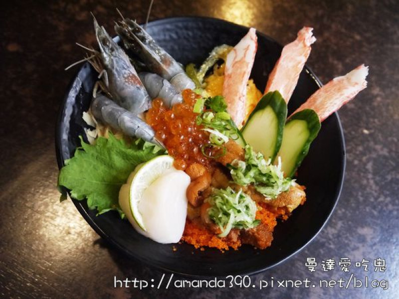 【新竹食記】東區 築地鮮魚 ● 平價澎派生魚片丼好好食 ● 開在新竹這價位也太佛心了吧！ ❤❤