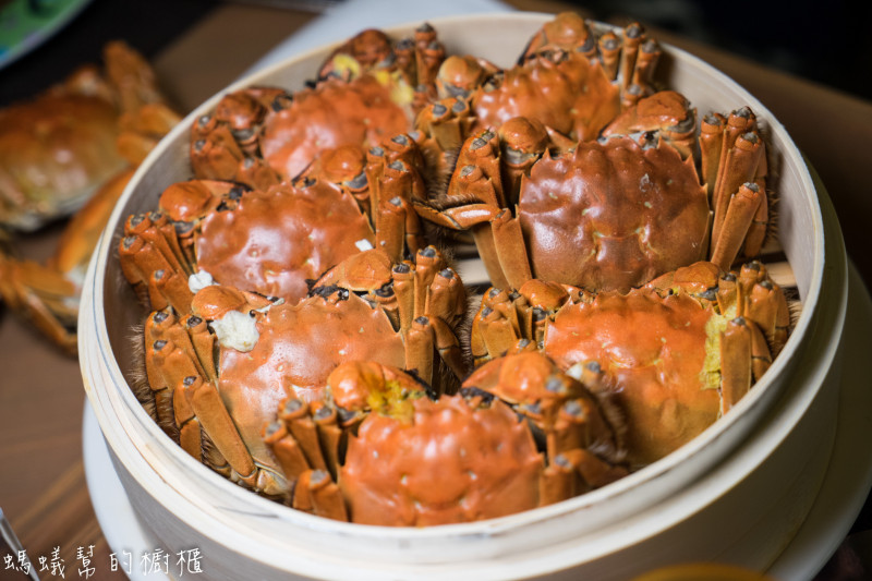 香格里拉台南遠東國際大飯店|台南最強期間限定大閘蟹吃到飽！品嚐大閘蟹蟹膏就是現在。