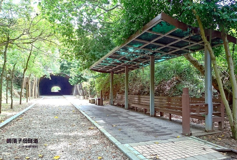 竹南崎頂旅遊 ❤ 崎頂子母隧道 ❤ 全台唯一兩座相連的雙軌道隧道（鐵道迷必去）