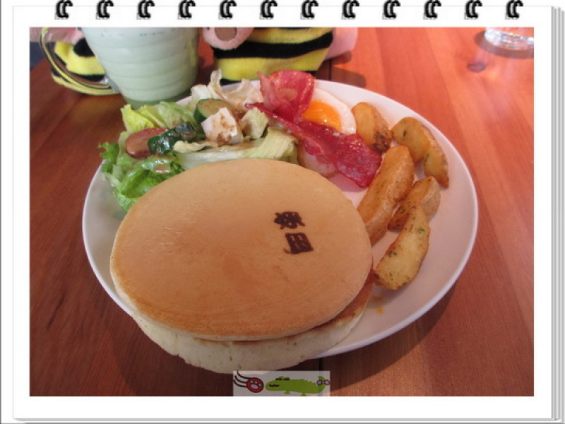 ＊台中下午茶＊輕食咖啡店「田樂for farm burger」好吃的「田樂鬆餅」和「伯爵紅茶戚風蛋糕」！