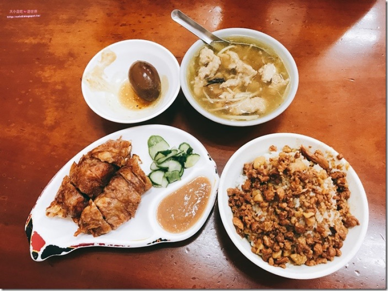 龍緣魯肉飯-臺北大同-圓環古早味魯肉飯、香菇腳筋肉羹湯和現炸雞捲
