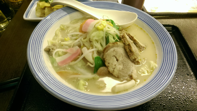 台北。新鮮蔬菜大骨濃湯底，日本長崎強棒麵
