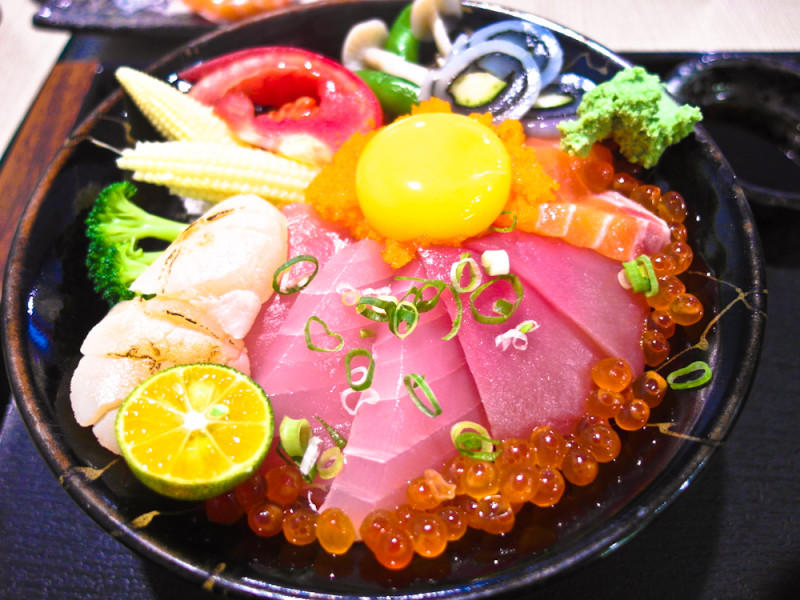 【日式料理】海人刺身丼飯專賣店，滿足您的胃