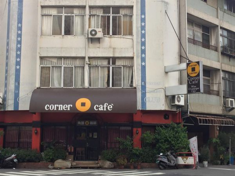 【台中。食】Corner Cafe // 適合在夜晚來此放鬆的心靈小酒吧