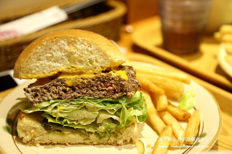 『食記』台北市．內湖．西湖捷運站．蹺蹺板小屋(美式漢堡&輕食)