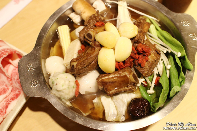 【食記】新北江子翠 鬼椒一番鍋 板橋店  肉骨茶小排鍋 免飛新加坡就能吃到!