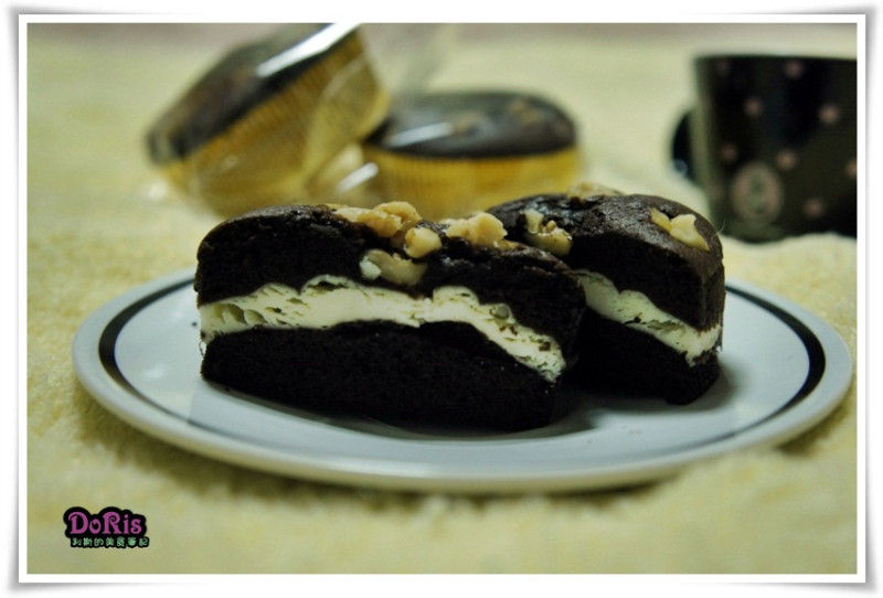 ♚食記♚比利時70.4％的巧克力布朗尼蛋糕-點餡麵烘焙坊