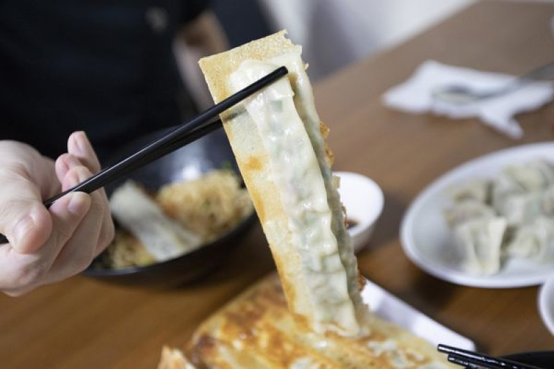 楊家麵食水餃館 - 來吃個超大鍋貼