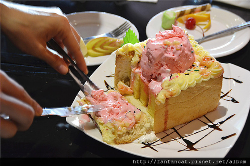 【台東 美食】愛上台東 義式餐廳 吃過有專人示範服務的蜜糖吐司嗎?