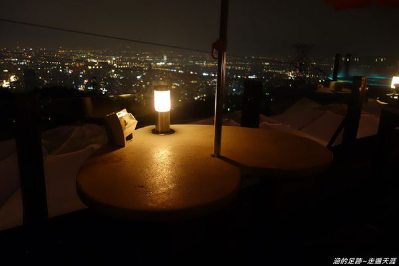 [食記] 台北 - 草山夜未眠 ~ 陽明山後山上飽覽台北美麗夜景的景觀餐廳