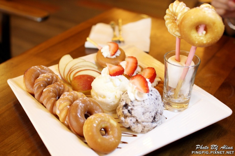 【食記】台北後山埤 T&T CAFE 瘋世足的早午餐 甜甜圈形狀的鬆餅 你吃過嗎?!