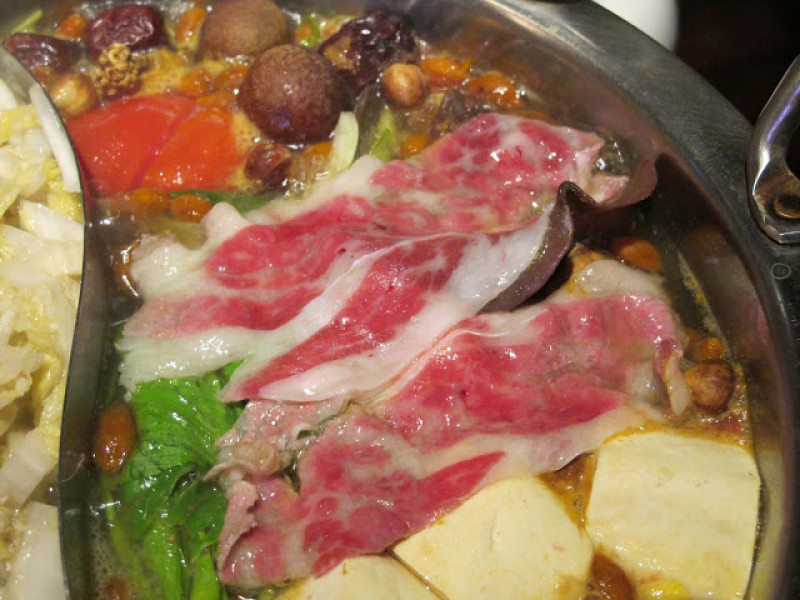 [食記] 饕鍋。酸菜白肉鍋+養生藥膳鍋! 用料豐富、滋味鮮美!(近大安站)