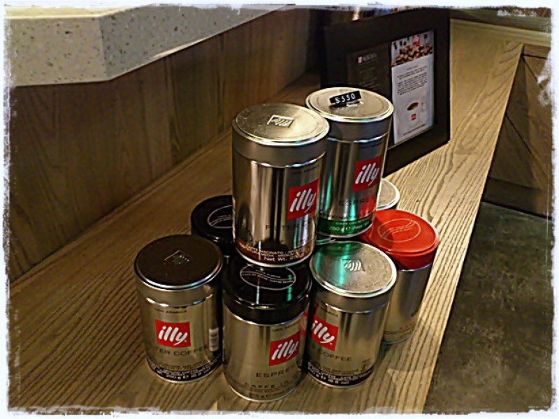 中山國中站 : ZAZA咖啡 ~ 一間擁有情調的餐廳 咖啡皆以義國品牌LILY去泡製 ~ 愛爾蘭咖啡 擁有奶酒香與咖啡圓潤感 雙重感受