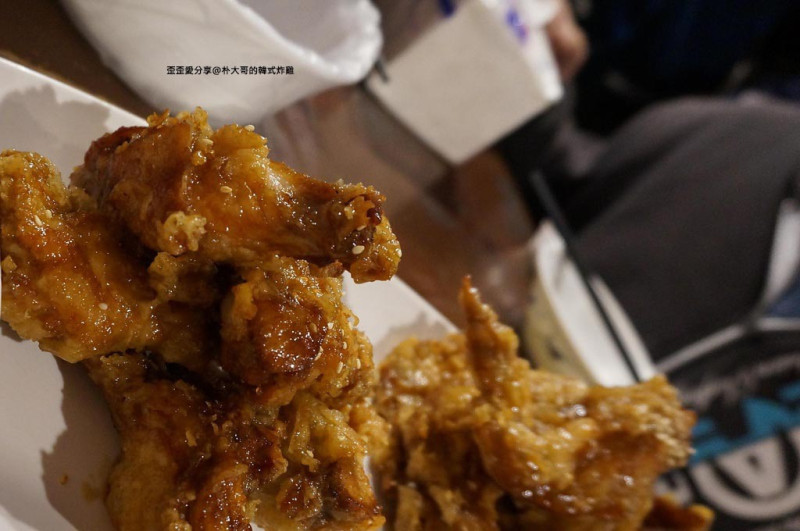 [台中-西區] 朴大哥的韓式炸雞♥黑醬甜鹹味。紅醬甜辣味。兩種都美味♥